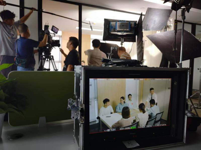 兰山区TVC拍摄公司：科技产品视觉化大师，诠释未来感与功能美学